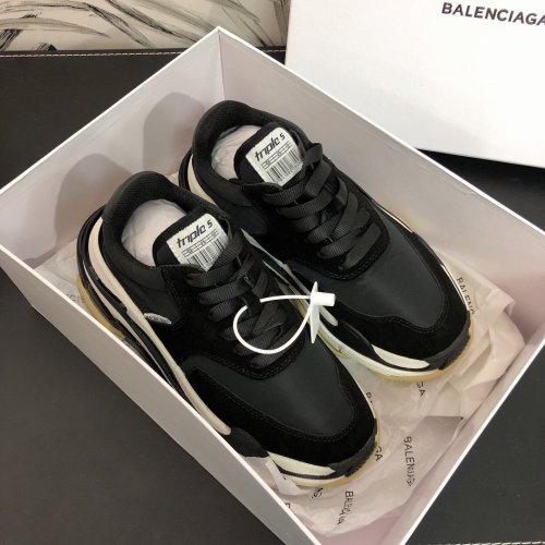 Balenciaga Mens Shoes Triple S Sneaker