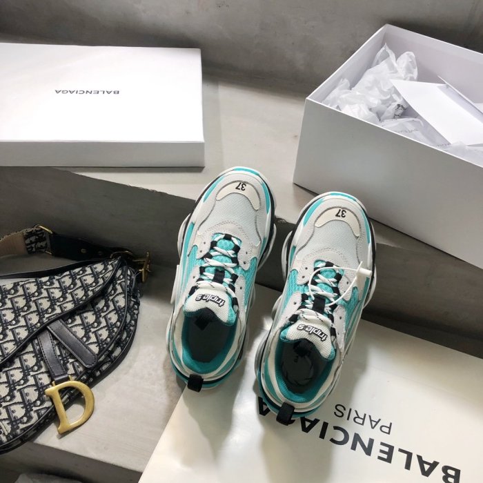 Balenciaga Mens Shoes Triple S Sneaker