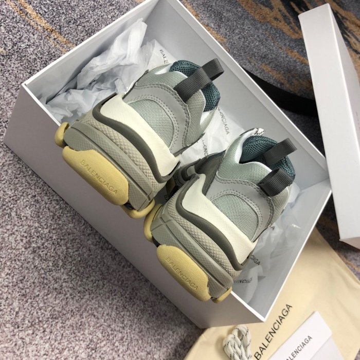 Balenciaga Mens Shoes Triple S Sneaker