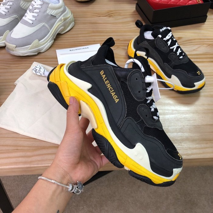 Balenciaga Mens Shoes Triple S Sneaker