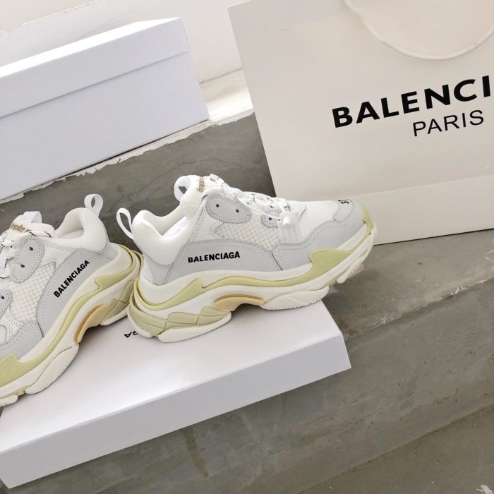 Balenciaga Mens Shoes Triple S Sneaker
