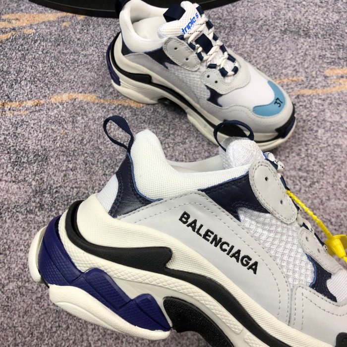 Balenciaga Mens Shoes Triple S Sneaker