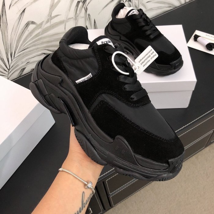 Balenciaga Mens Shoes Triple S Sneaker