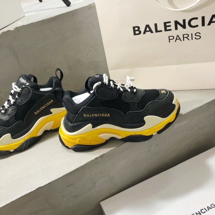 Balenciaga Mens Shoes Triple S Sneaker
