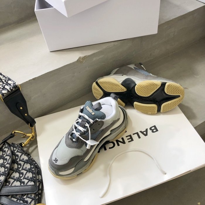 Balenciaga Mens Shoes Triple S Sneaker