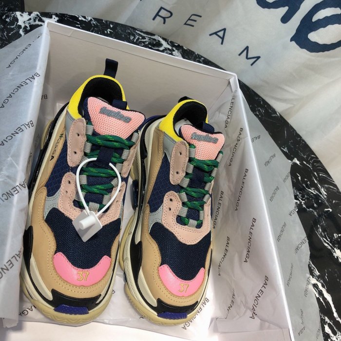 Balenciaga Mens Shoes Triple S Sneaker