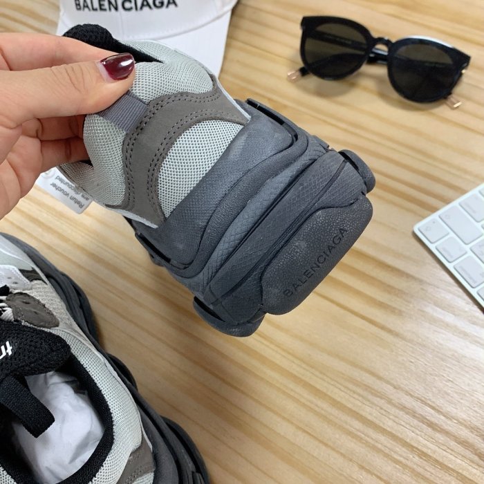 Balenciaga Mens Shoes Triple S Sneaker
