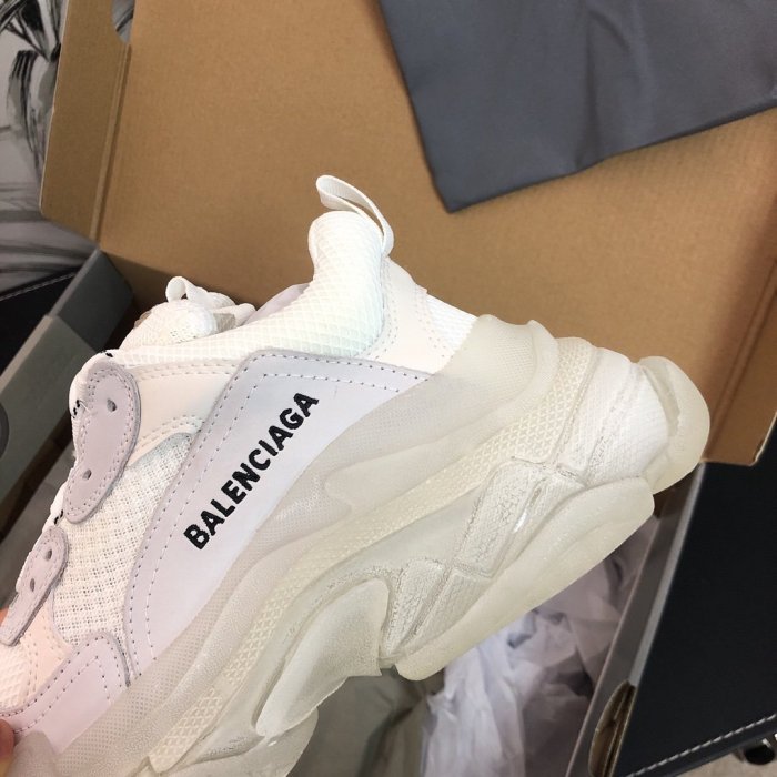 Balenciaga Mens Shoes Triple S Sneaker