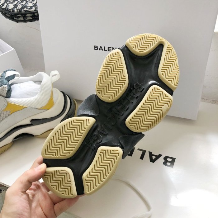 Balenciaga Mens Shoes Triple S Sneaker