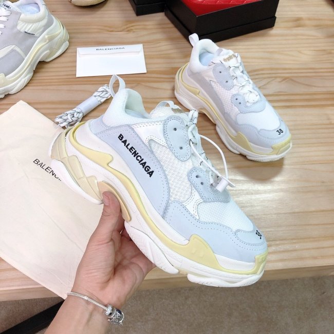 Balenciaga Mens Shoes Triple S Sneaker