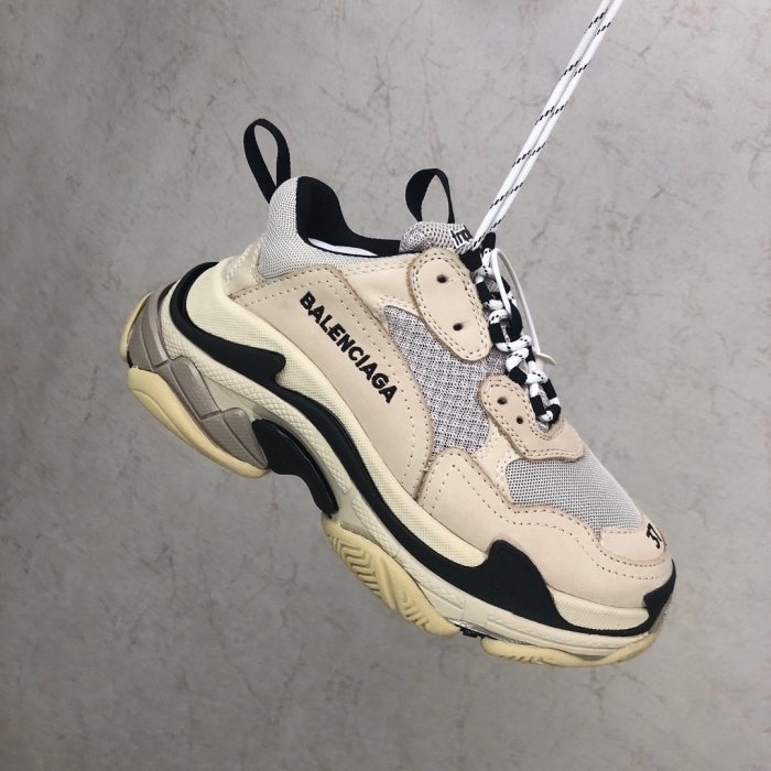 Balenciaga Mens Shoes Triple S Sneaker