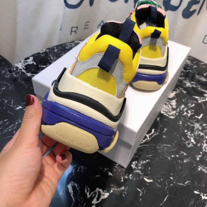 Balenciaga Mens Shoes Triple S Sneaker
