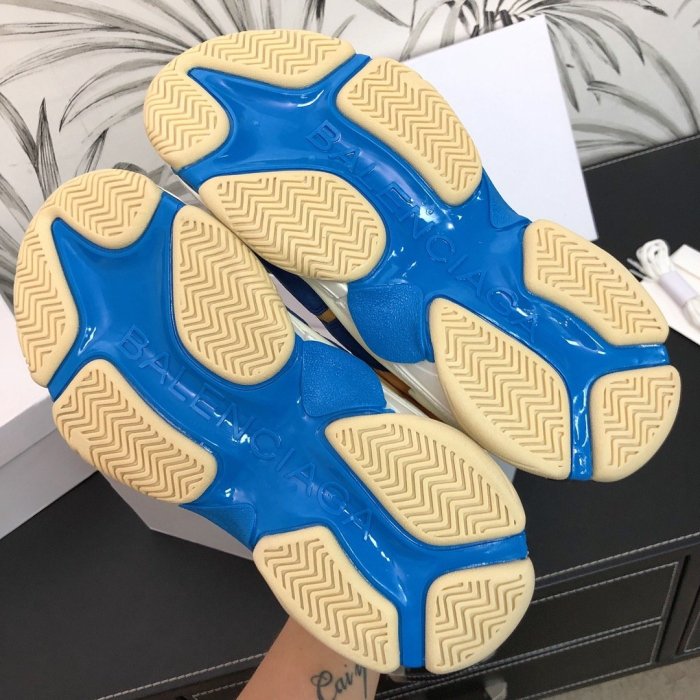 Balenciaga Mens Shoes Triple S Sneaker