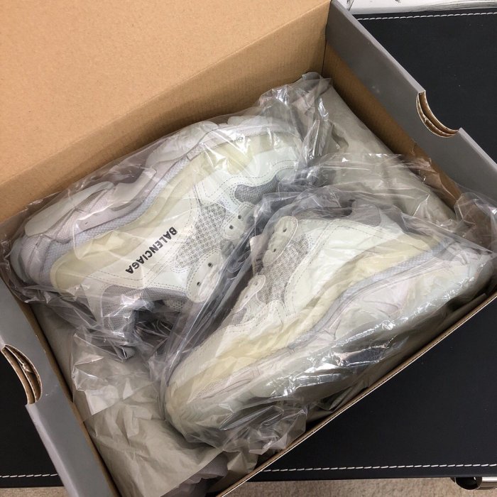 Balenciaga Mens Shoes Triple S Sneaker