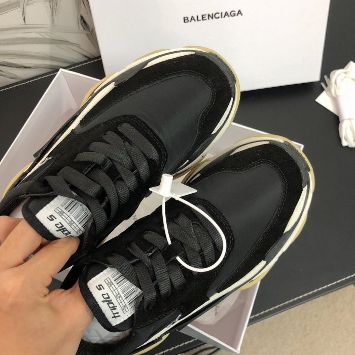 Balenciaga Mens Shoes Triple S Sneaker