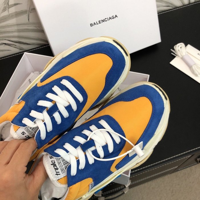 Balenciaga Mens Shoes Triple S Sneaker