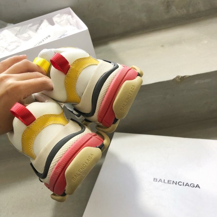 Balenciaga Mens Shoes Triple S Sneaker