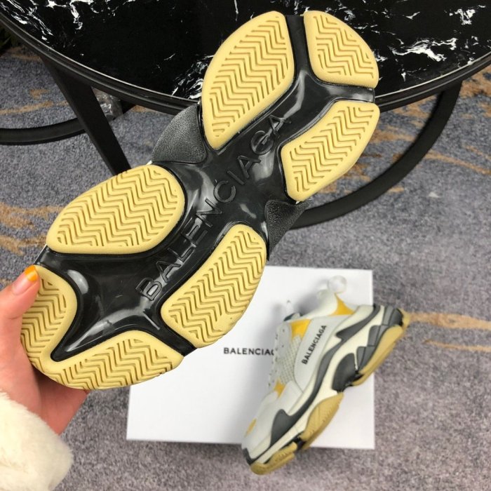 Balenciaga Mens Shoes Triple S Sneaker