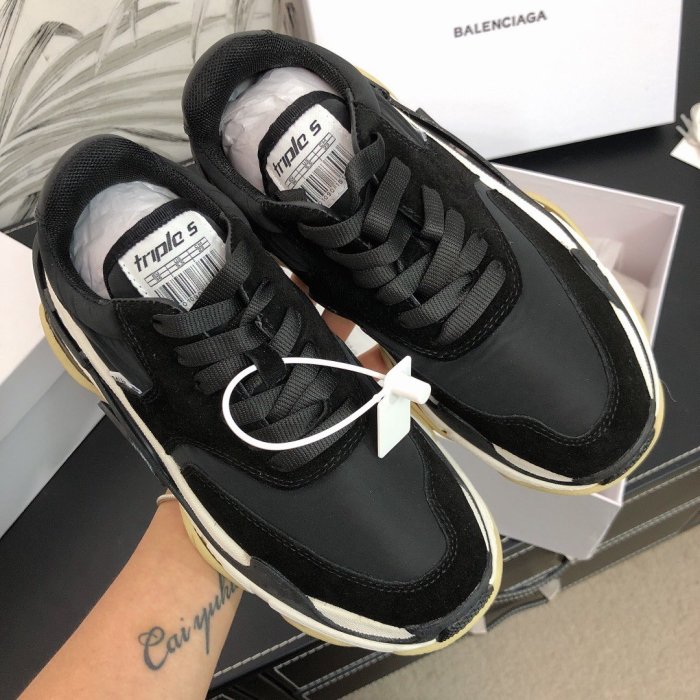 Balenciaga Mens Shoes Triple S Sneaker
