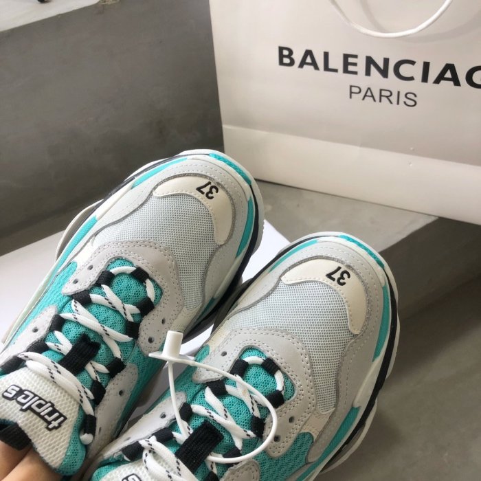 Balenciaga Mens Shoes Triple S Sneaker