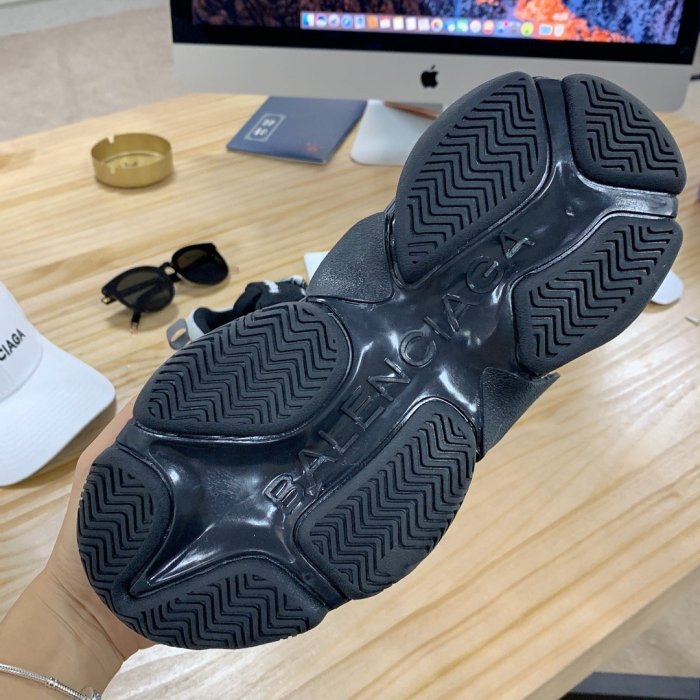 Balenciaga Mens Shoes Triple S Sneaker