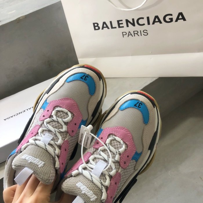 Balenciaga Mens Shoes Triple S Sneaker