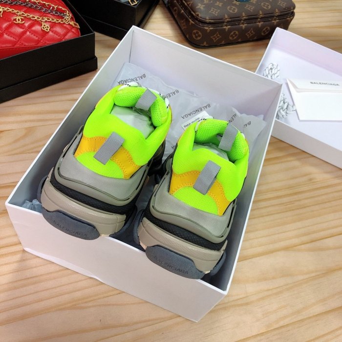Balenciaga Mens Shoes Triple S Sneaker