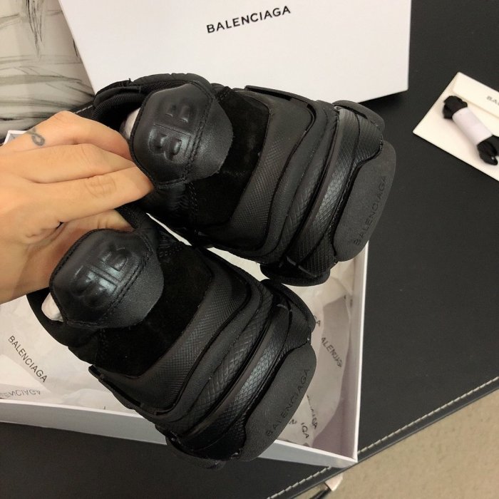 Balenciaga Mens Shoes Triple S Sneaker