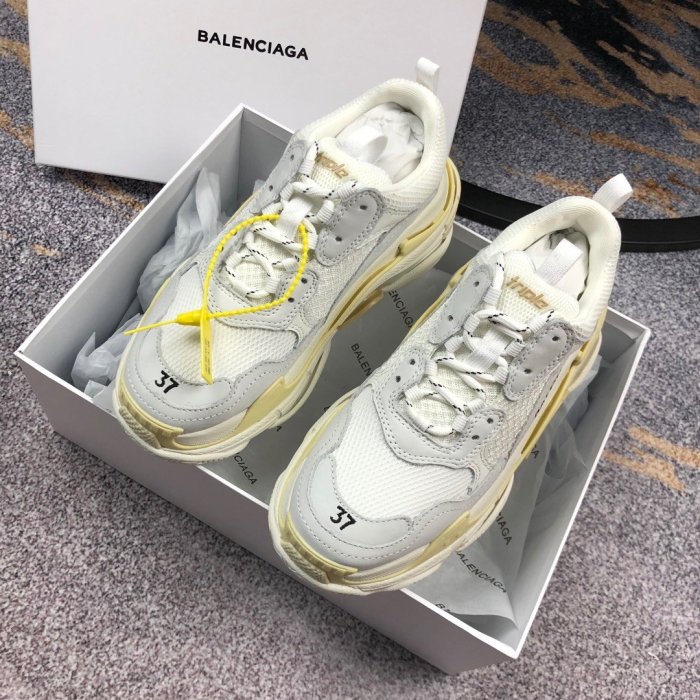 Balenciaga Mens Shoes Triple S Sneaker