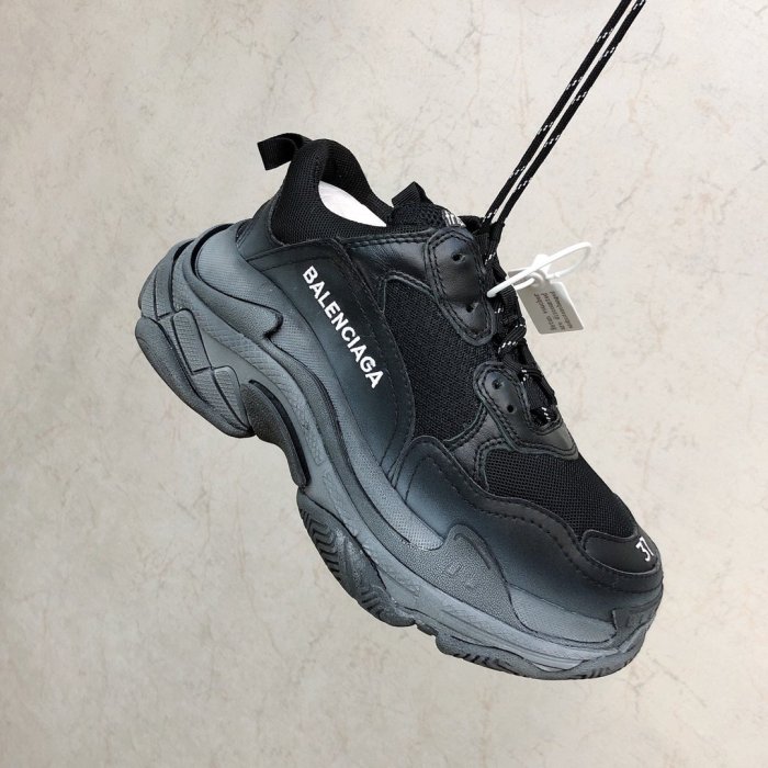Balenciaga Mens Shoes Triple S Sneaker
