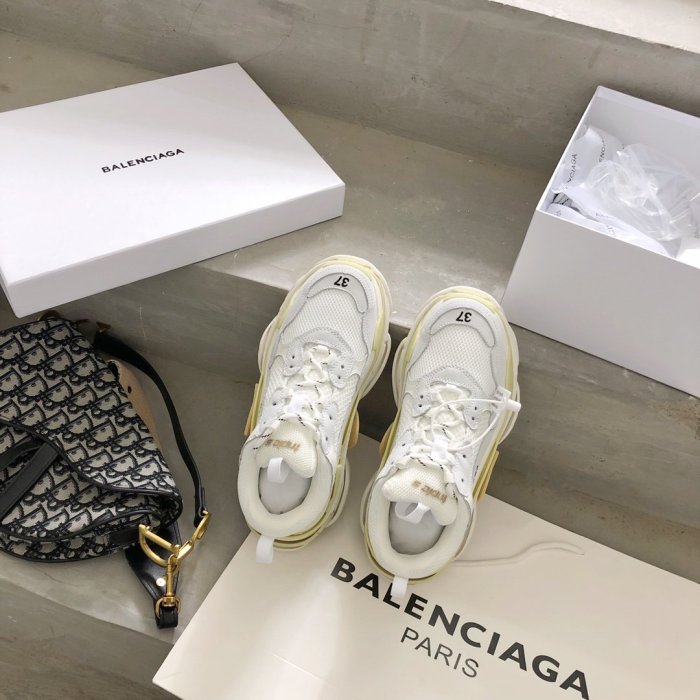 Balenciaga Mens Shoes Triple S Sneaker