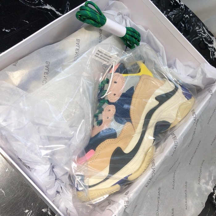 Balenciaga Mens Shoes Triple S Sneaker