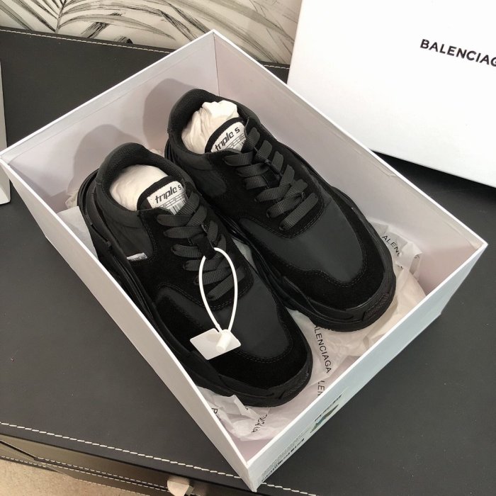 Balenciaga Mens Shoes Triple S Sneaker