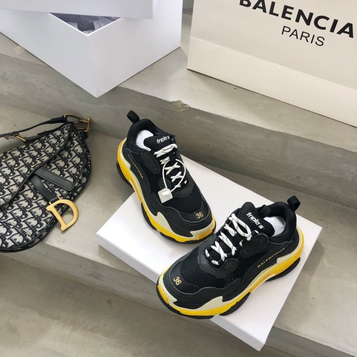 Balenciaga Mens Shoes Triple S Sneaker