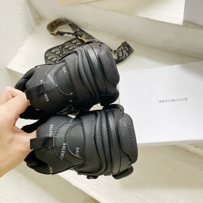 Balenciaga Mens Shoes Triple S Sneaker