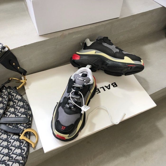 Balenciaga Mens Shoes Triple S Sneaker