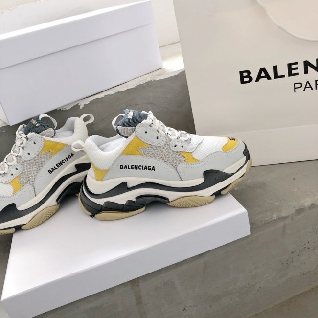 Balenciaga Mens Shoes Triple S Sneaker