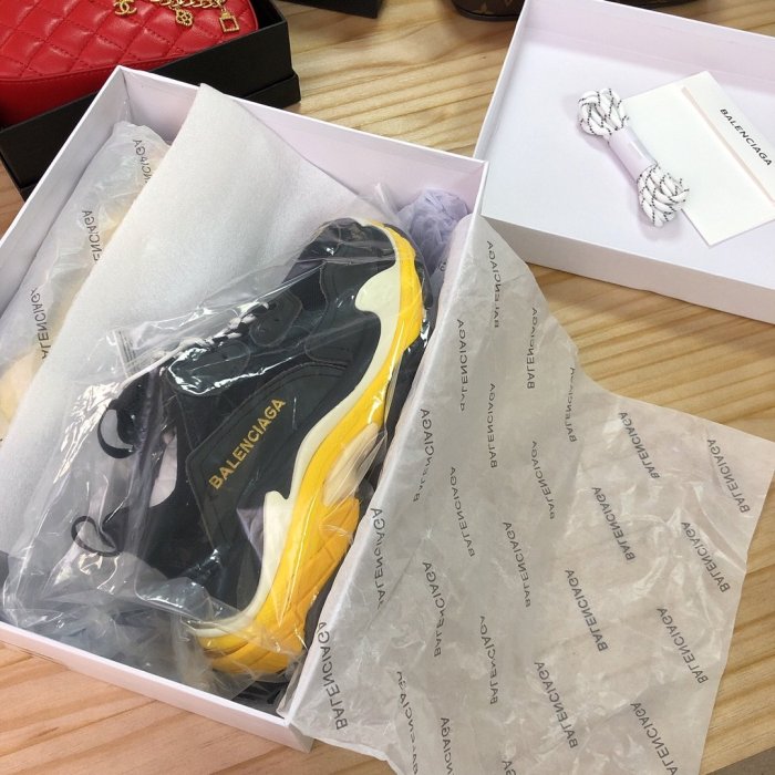 Balenciaga Mens Shoes Triple S Sneaker