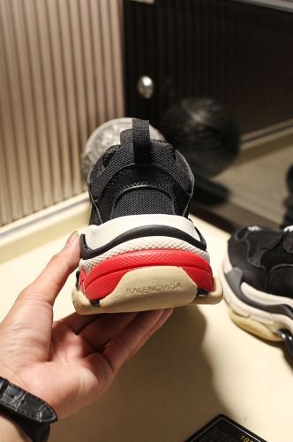 Balenciaga Womens Shoes Breathable Design Sneakers Luxury Brand Triple S Sneaker