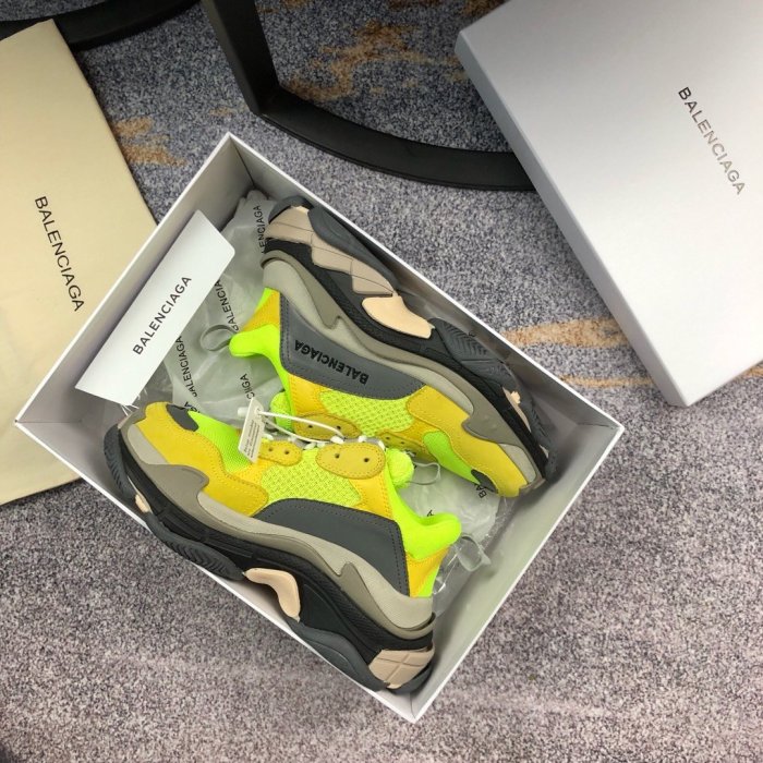 Balenciaga Mens Shoes Triple S Sneaker