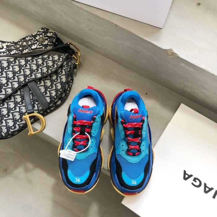 Balenciaga Mens Shoes Triple S Sneaker