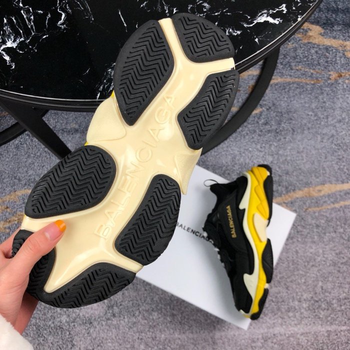 Balenciaga Mens Shoes Triple S Sneaker