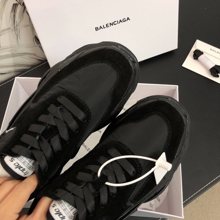 Balenciaga Mens Shoes Triple S Sneaker