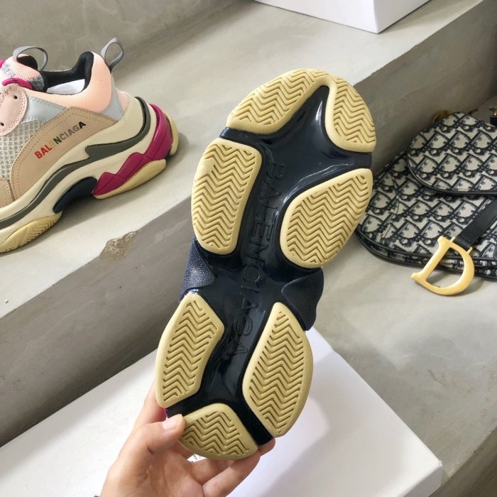 Balenciaga Mens Shoes Triple S Sneaker