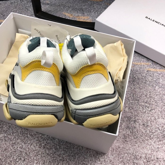 Balenciaga Mens Shoes Triple S Sneaker