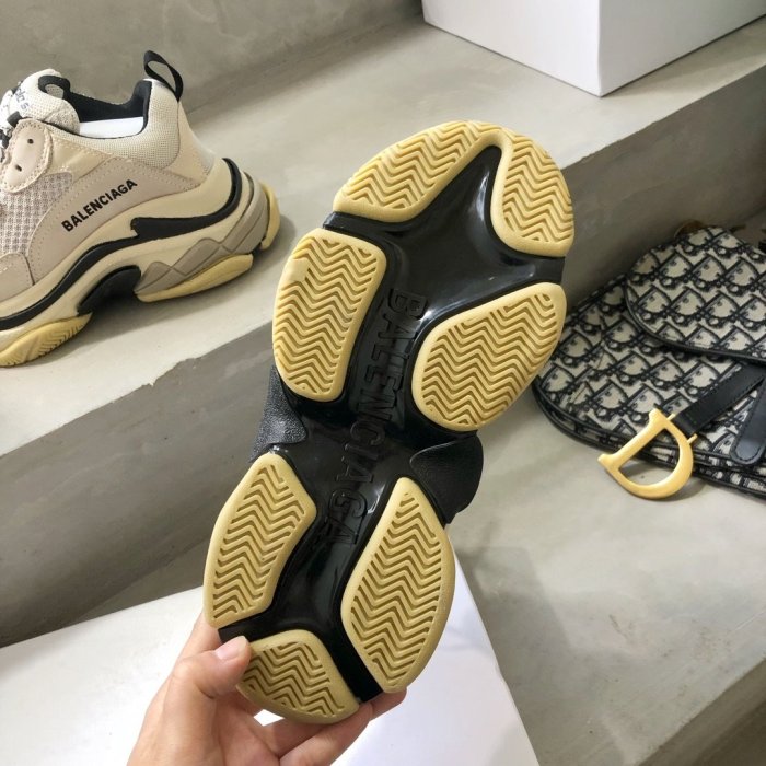 Balenciaga Mens Shoes Triple S Sneaker