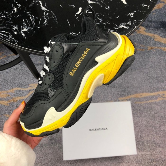 Balenciaga Mens Shoes Triple S Sneaker