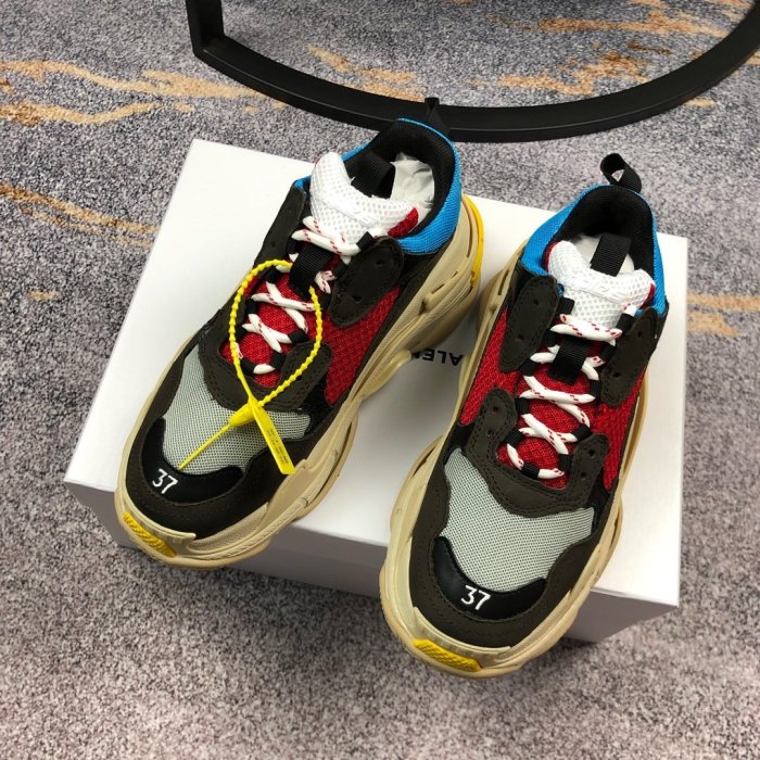 Balenciaga Mens Shoes Triple S Sneaker