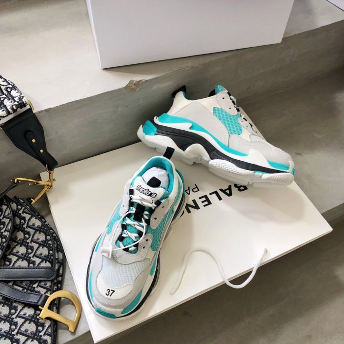 Balenciaga Mens Shoes Triple S Sneaker