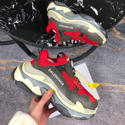 Balenciaga Mens Shoes Triple S Sneaker